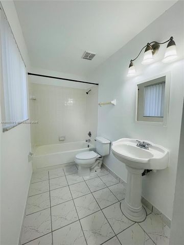 3449 NW 44th Street 108, Oakland Park, FL 33309