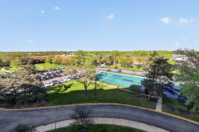 6340 AMERICANA Drive 606, Willowbrook, IL 60527