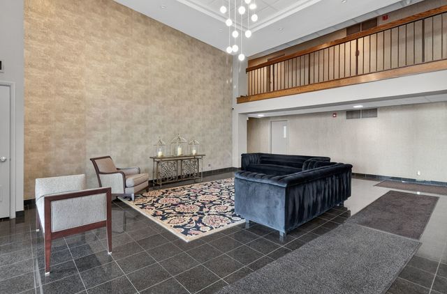 6340 AMERICANA Drive 606, Willowbrook, IL 60527