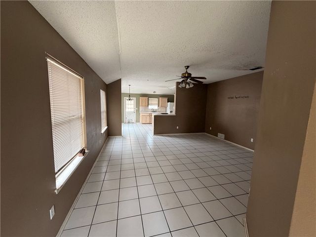 7725 Wolf Dr, Corpus Christi, TX 78414