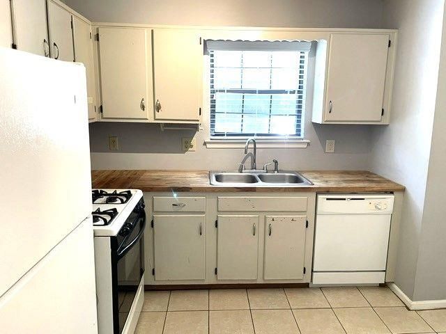 1013 Travelers Trail NW, Kennesaw, GA 30144