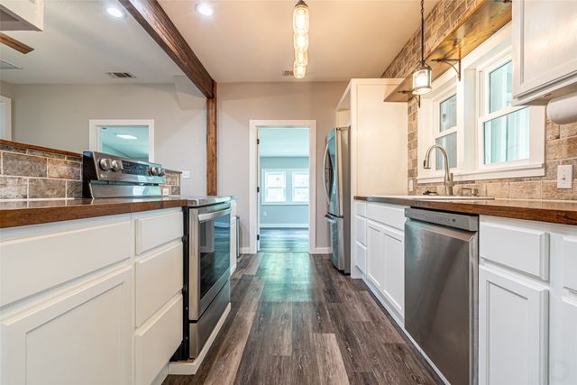 167 W Ross Street, Walnut Springs, TX 76690