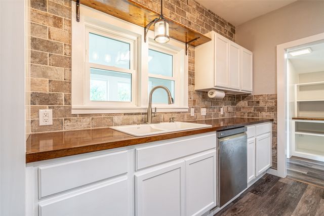 167 W Ross Street, Walnut Springs, TX 76690