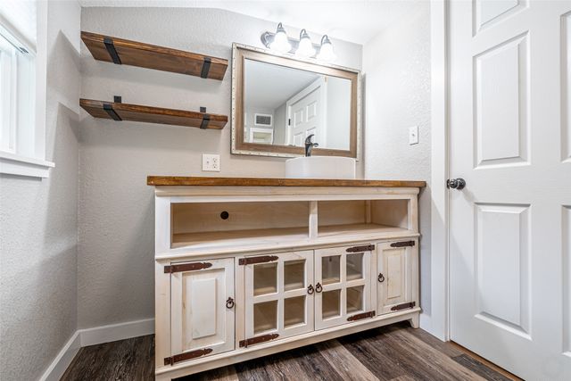 167 W Ross Street, Walnut Springs, TX 76690
