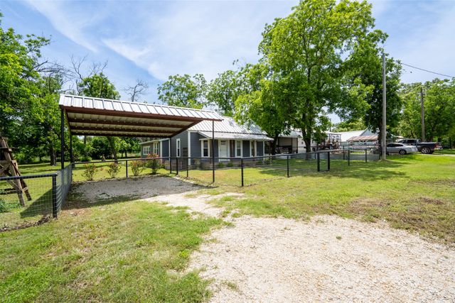 167 W Ross Street, Walnut Springs, TX 76690