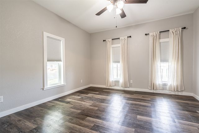 167 W Ross Street, Walnut Springs, TX 76690