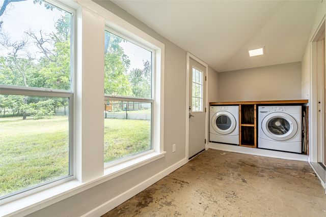 167 W Ross Street, Walnut Springs, TX 76690