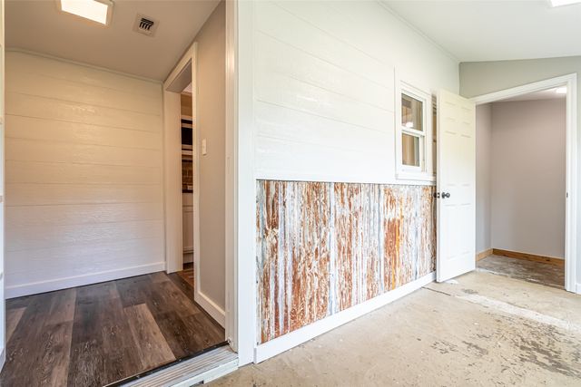 167 W Ross Street, Walnut Springs, TX 76690