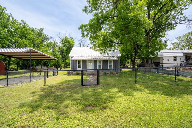 167 W Ross Street, Walnut Springs, TX 76690