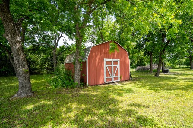 167 W Ross Street, Walnut Springs, TX 76690