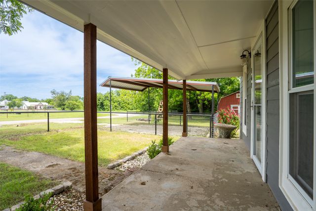 167 W Ross Street, Walnut Springs, TX 76690
