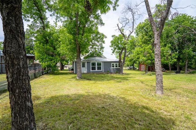 167 W Ross Street, Walnut Springs, TX 76690
