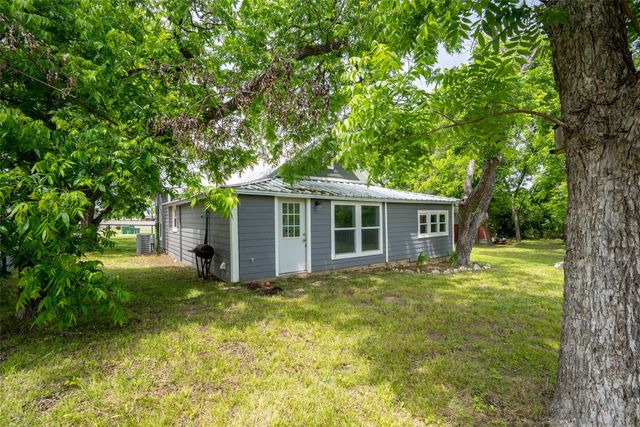 167 W Ross Street, Walnut Springs, TX 76690