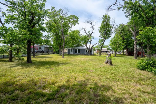 167 W Ross Street, Walnut Springs, TX 76690