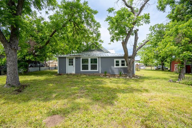 167 W Ross Street, Walnut Springs, TX 76690