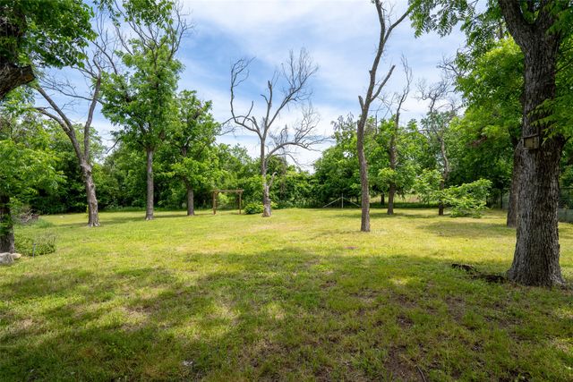167 W Ross Street, Walnut Springs, TX 76690