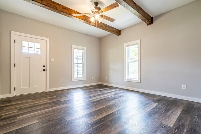 167 W Ross Street, Walnut Springs, TX 76690