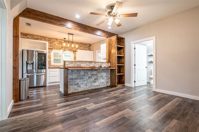 167 W Ross Street, Walnut Springs, TX 76690