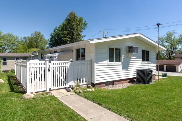 413 Lincoln, Parkersburg, IA 50665