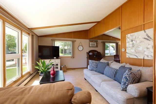 413 Lincoln, Parkersburg, IA 50665