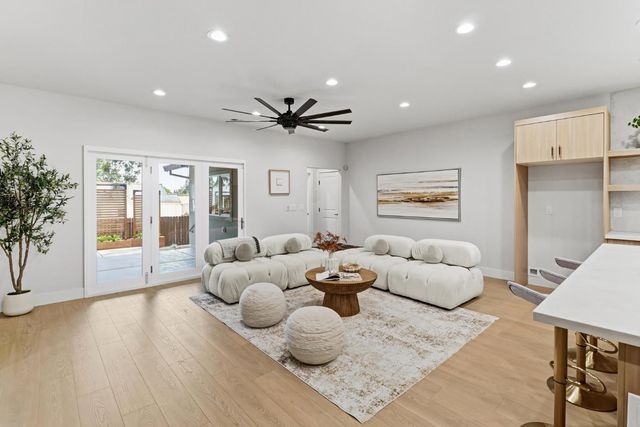 710 Hillcrest Ave, Roseville, CA 95678