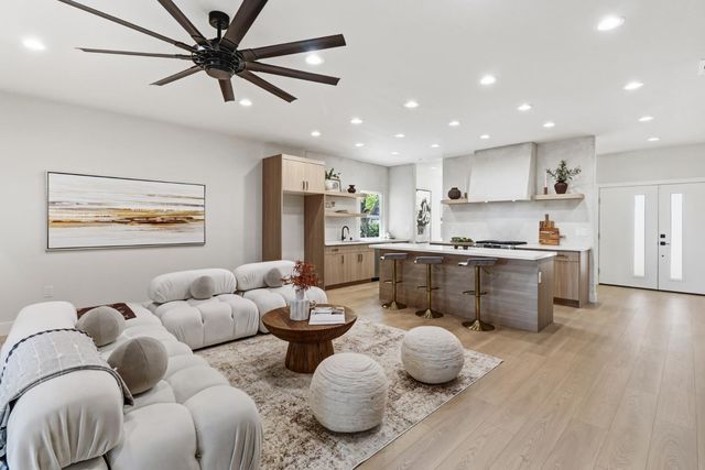 710 Hillcrest Ave, Roseville, CA 95678