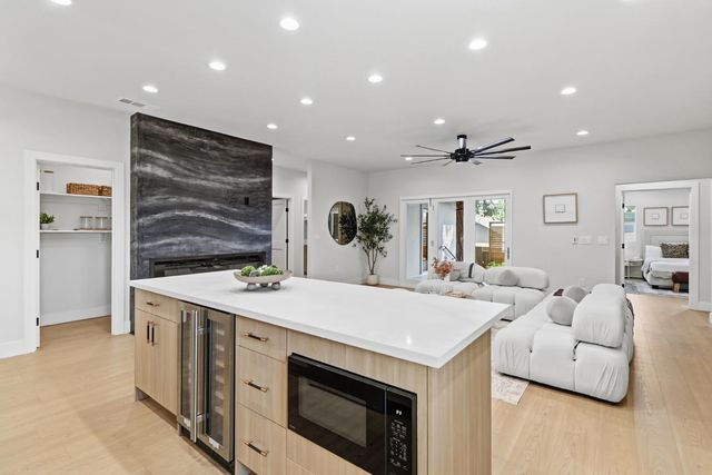 710 Hillcrest Ave, Roseville, CA 95678