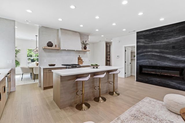 710 Hillcrest Ave, Roseville, CA 95678