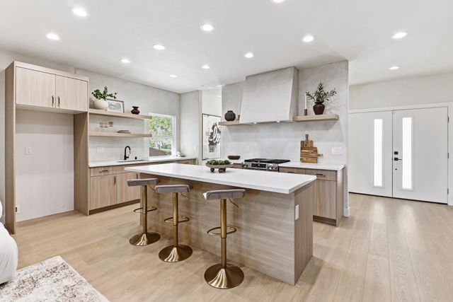 710 Hillcrest Ave, Roseville, CA 95678