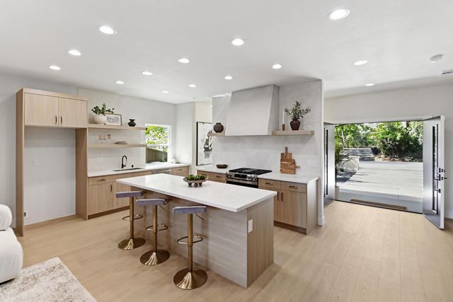 710 Hillcrest Ave, Roseville, CA 95678