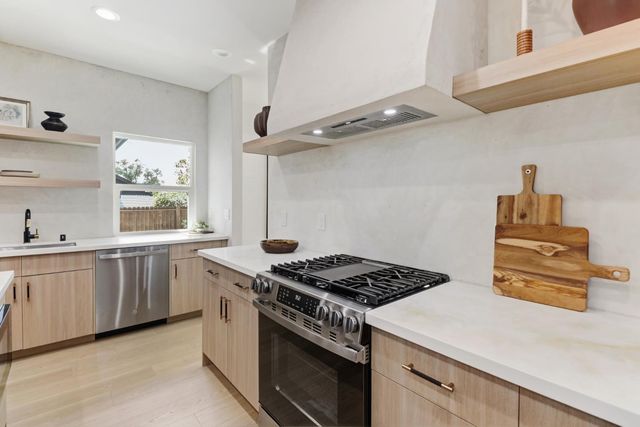 710 Hillcrest Ave, Roseville, CA 95678