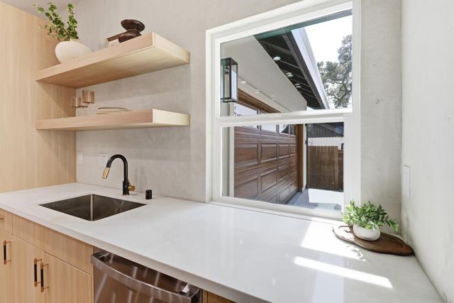 710 Hillcrest Ave, Roseville, CA 95678