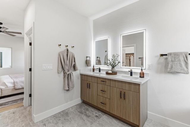 710 Hillcrest Ave, Roseville, CA 95678