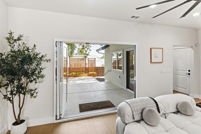 710 Hillcrest Ave, Roseville, CA 95678