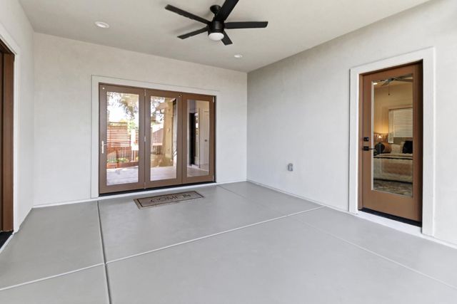 710 Hillcrest Ave, Roseville, CA 95678