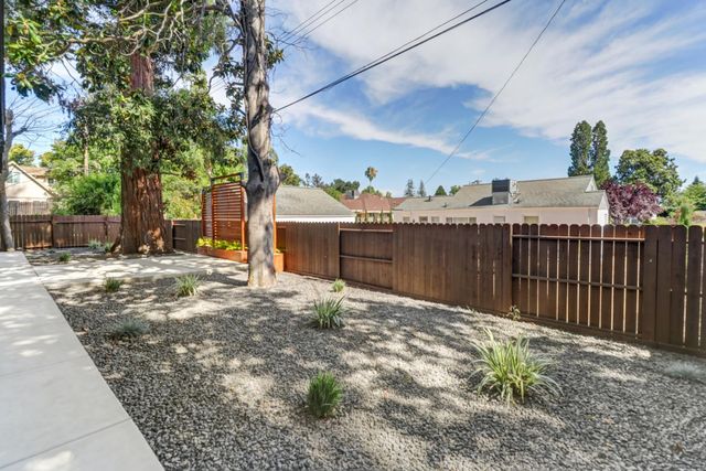 710 Hillcrest Ave, Roseville, CA 95678