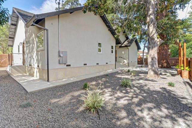 710 Hillcrest Ave, Roseville, CA 95678