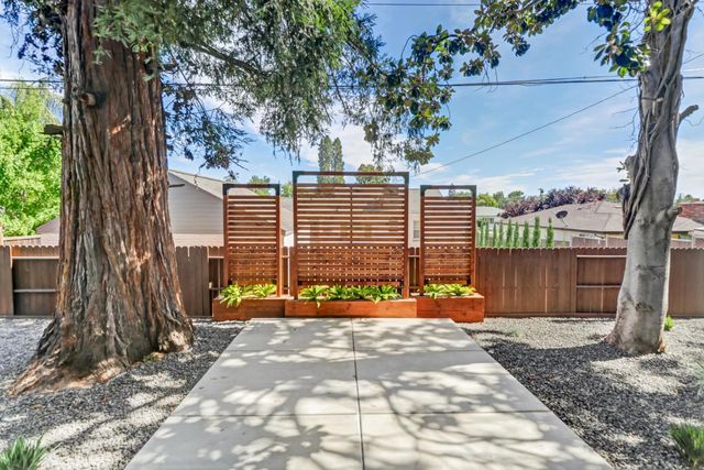 710 Hillcrest Ave, Roseville, CA 95678