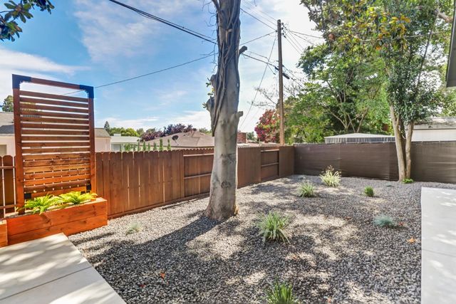 710 Hillcrest Ave, Roseville, CA 95678