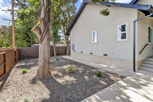 710 Hillcrest Ave, Roseville, CA 95678