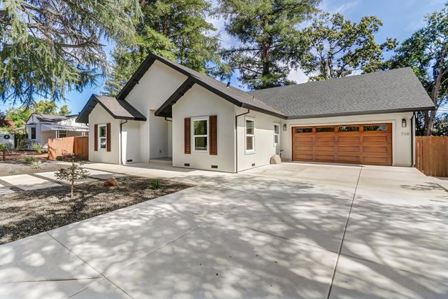 710 Hillcrest Ave, Roseville, CA 95678