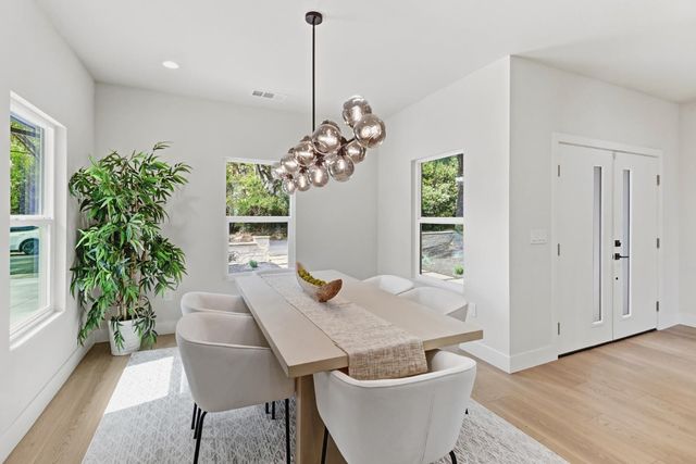 710 Hillcrest Ave, Roseville, CA 95678