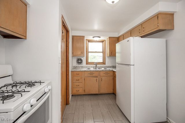 8027 Grand Division Avenue, Cleveland, OH 44125