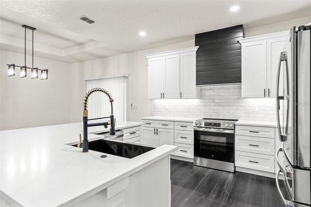 11374 PARAMOUNT AVENUE, Weeki Wachee, FL 34614