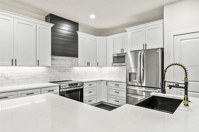 11374 PARAMOUNT AVENUE, Weeki Wachee, FL 34614