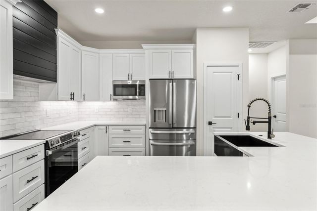 11374 PARAMOUNT AVENUE, Weeki Wachee, FL 34614