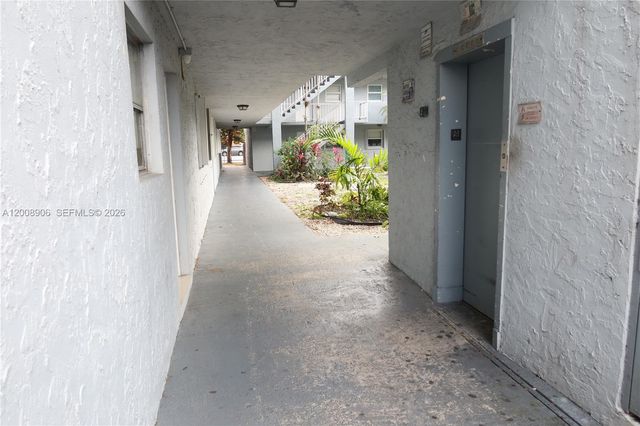 1725 W 60th St F330, Hialeah, FL 33012