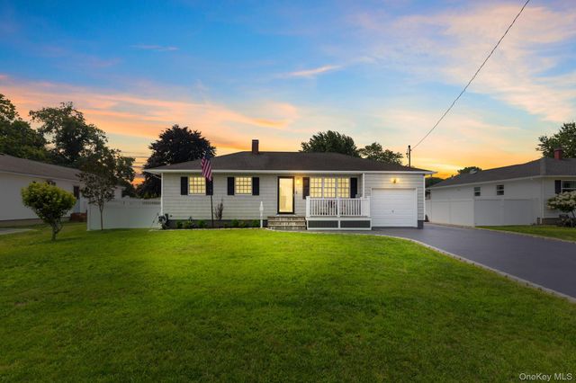 46 Andrea Lane, West Sayville, NY 11796