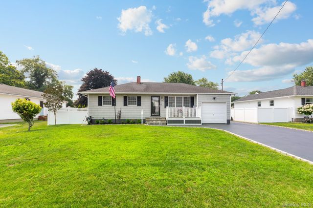 46 Andrea Lane, West Sayville, NY 11796