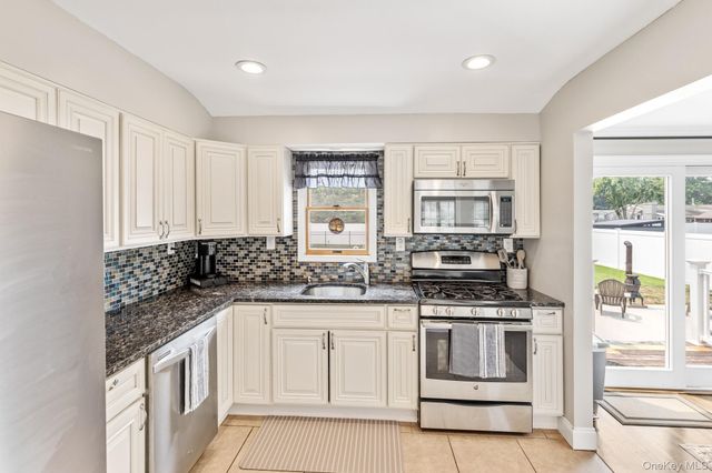 46 Andrea Lane, West Sayville, NY 11796